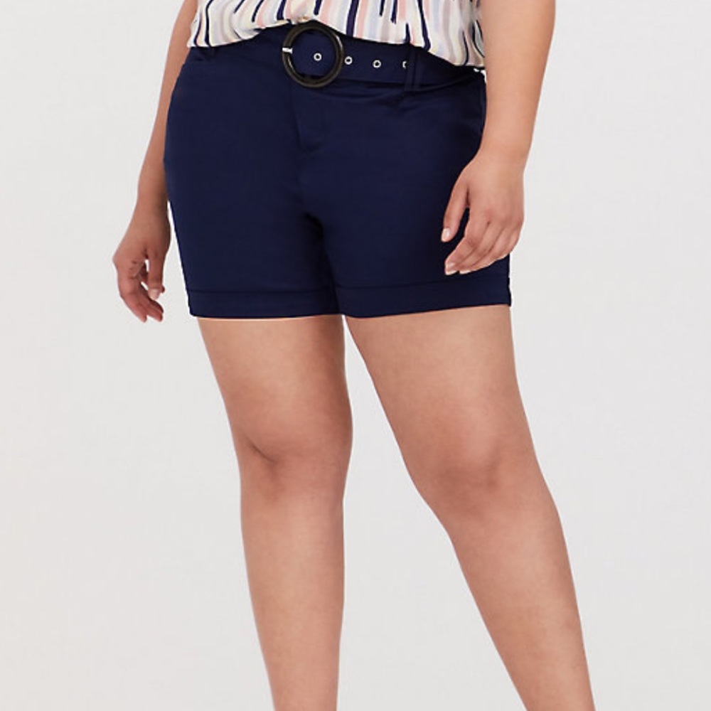 BELTED MID SHORT - SATEEN NAVY